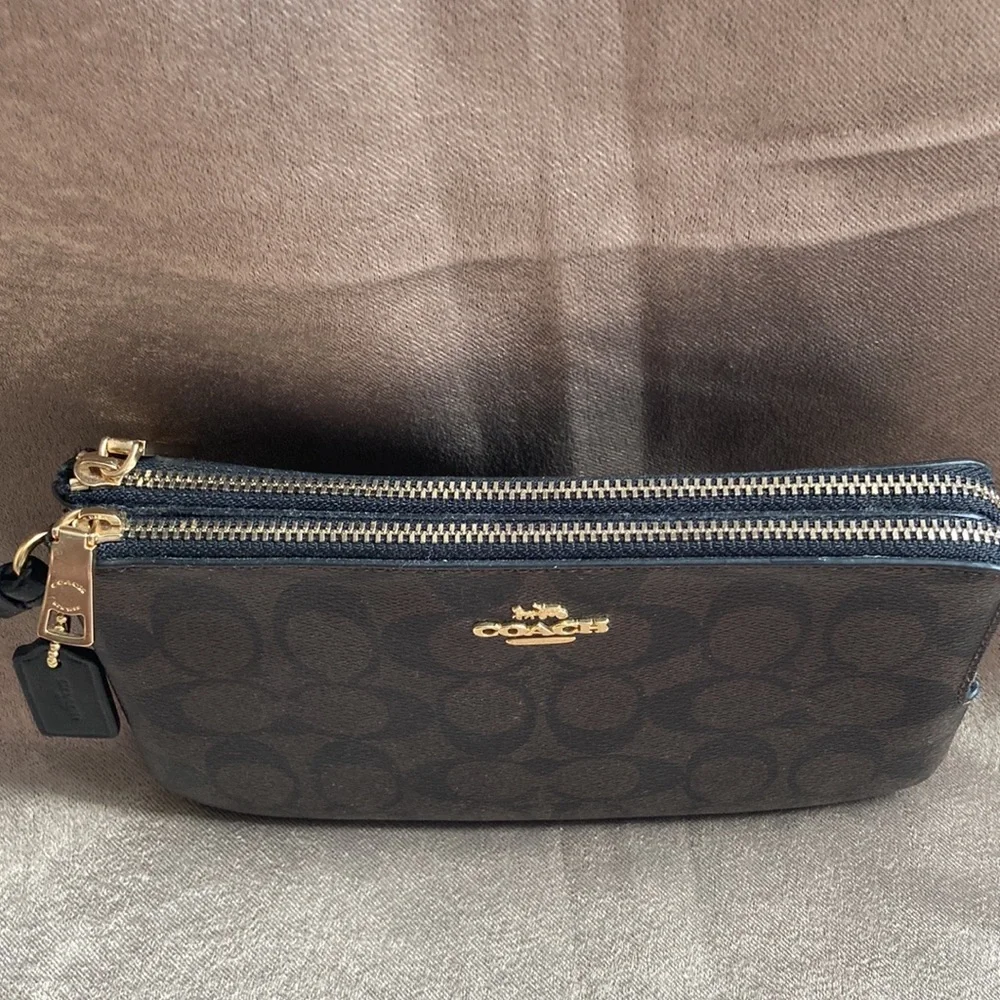 NWT Authentic Coach double zipper wristlet - Picture 3 of 8